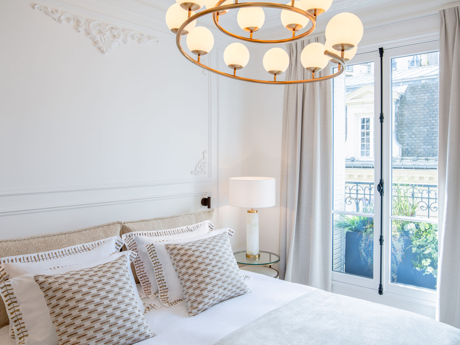 Chambre du Projet Victor Hugo à Paris 16e, rénovation complète par Romy Lesniowski